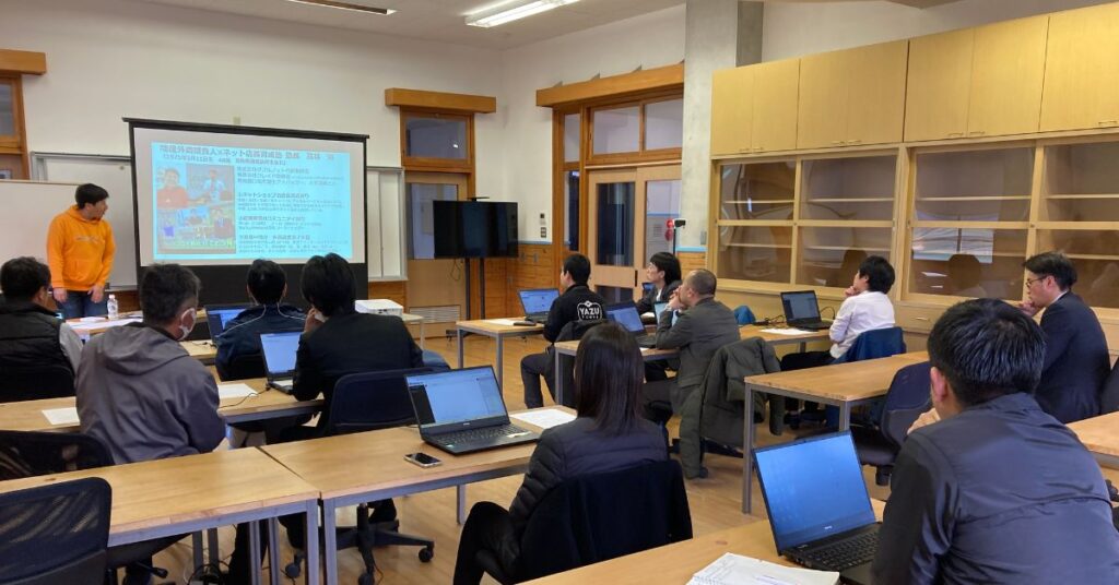 八頭町役場職員向けChatGPTセミナーの様子