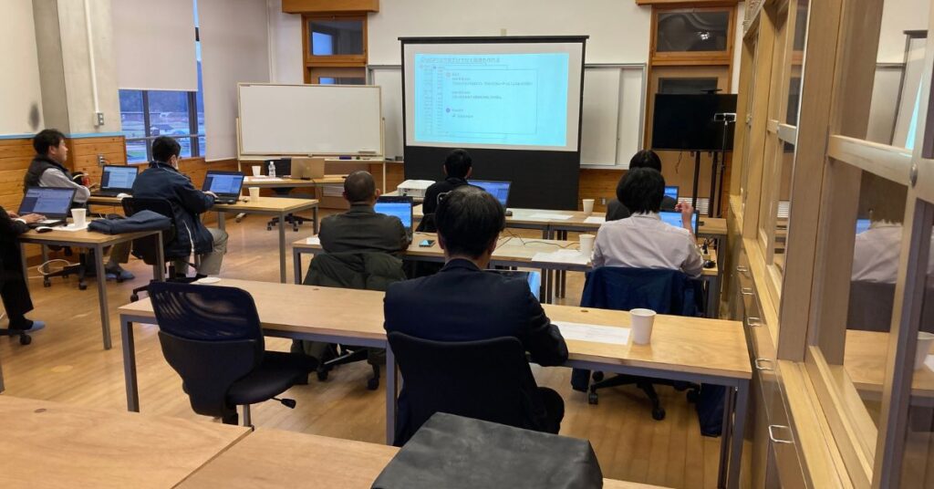 八頭町役場職員向けChatGPTセミナーの様子